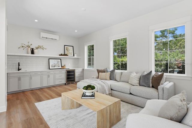 4536 W SWANN AVENUE, Tampa, FL 33609