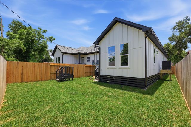 5515 Elm Springs Drive, Houston, TX 77048