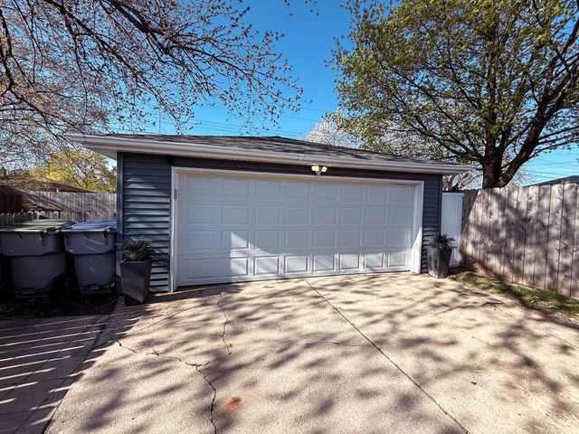 8620 Lynx AVENUE, Milwaukee, WI 53225