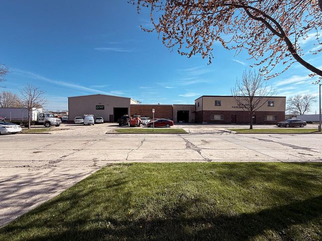 8620 Lynx AVENUE, Milwaukee, WI 53225