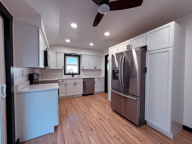 8620 Lynx AVENUE, Milwaukee, WI 53225