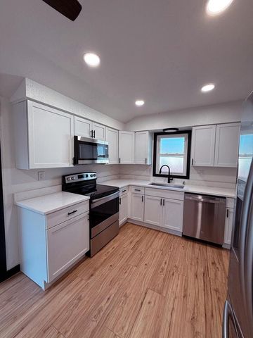 8620 Lynx AVENUE, Milwaukee, WI 53225