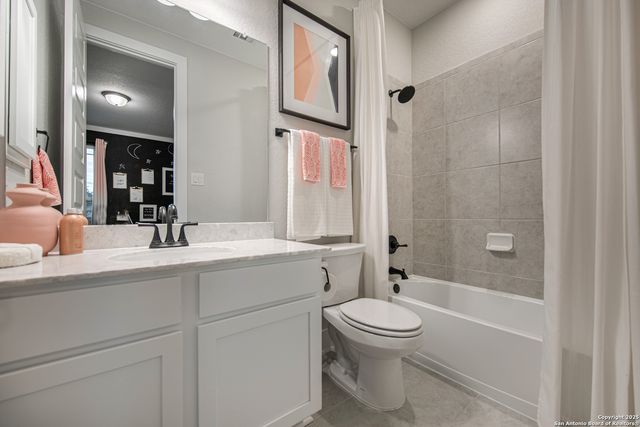 247 Storm Way, Castroville, TX 78009