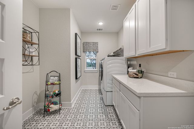 247 Storm Way, Castroville, TX 78009