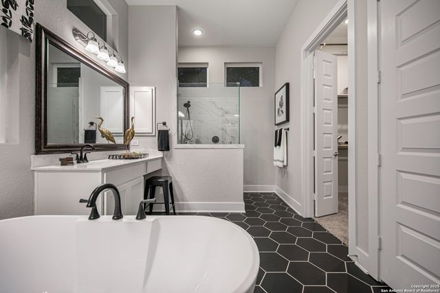 247 Storm Way, Castroville, TX 78009
