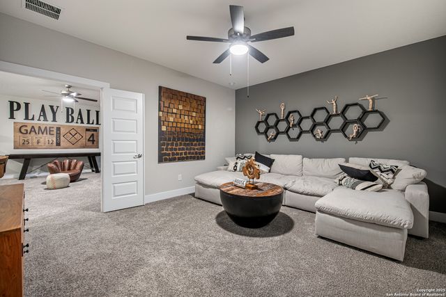 247 Storm Way, Castroville, TX 78009