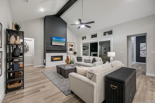 247 Storm Way, Castroville, TX 78009