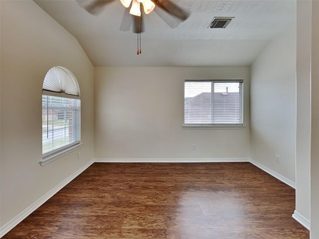 5043 Willow Point Drive, Conroe, TX 77303