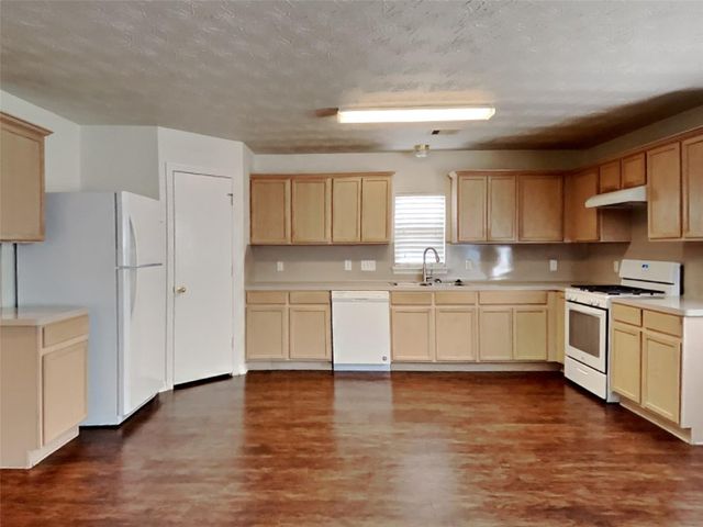 5043 Willow Point Drive, Conroe, TX 77303
