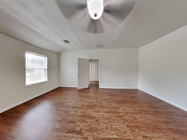 5043 Willow Point Drive, Conroe, TX 77303