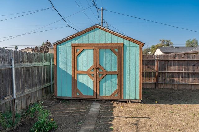 2224 E Donner, Fresno, CA 93726