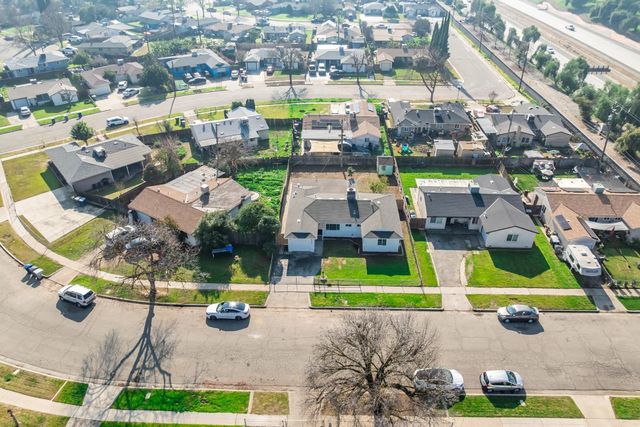 2224 E Donner, Fresno, CA 93726