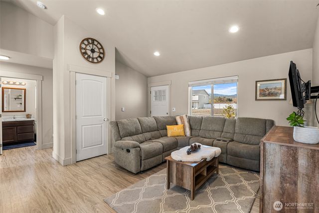 440 Margaux Loop, Malaga, WA 98828