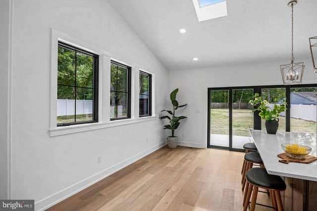 8 CHAPEL AVE, Medford, NJ 08055