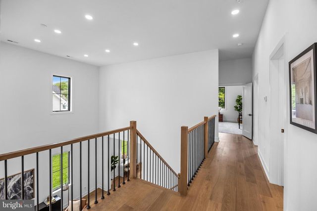 8 CHAPEL AVE, Medford, NJ 08055