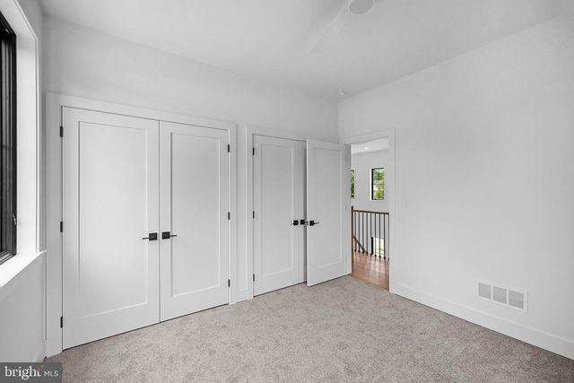 8 CHAPEL AVE, Medford, NJ 08055
