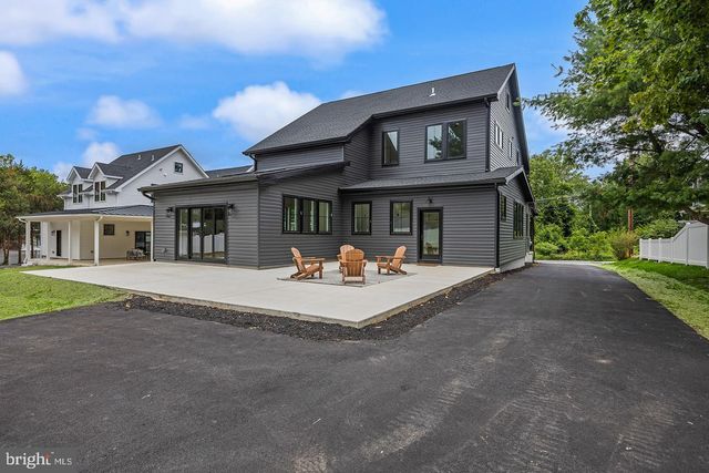 8 CHAPEL AVE, Medford, NJ 08055