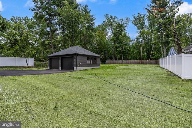 8 CHAPEL AVE, Medford, NJ 08055