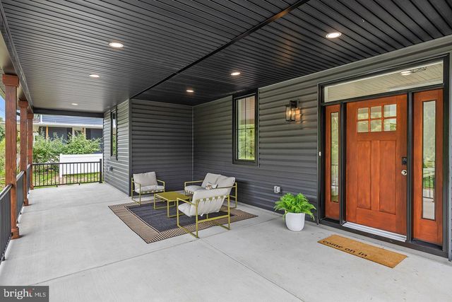 8 CHAPEL AVE, Medford, NJ 08055