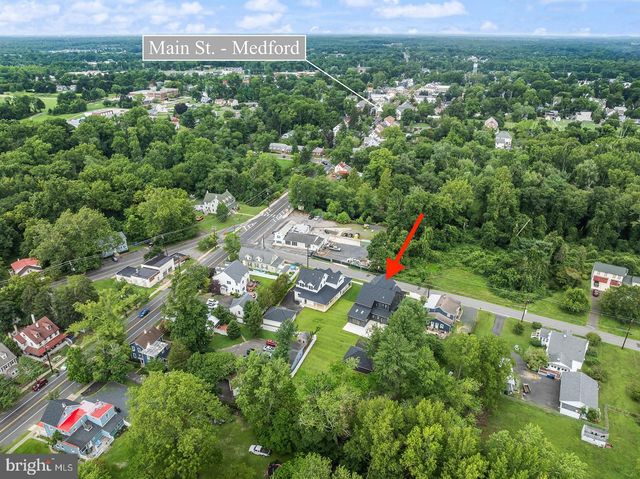 8 CHAPEL AVE, Medford, NJ 08055