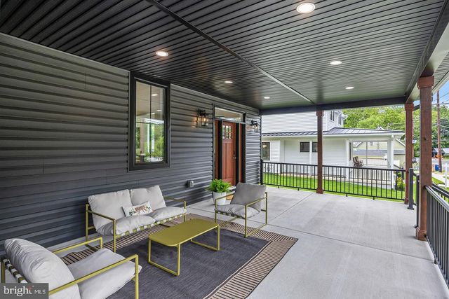8 CHAPEL AVE, Medford, NJ 08055