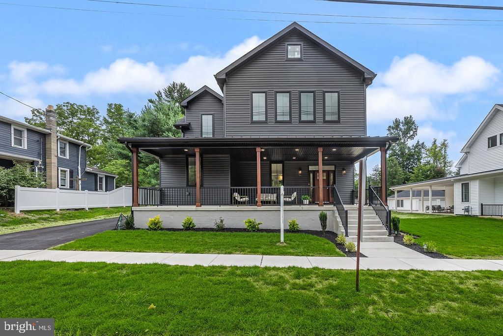 8 CHAPEL AVE, Medford, NJ 08055