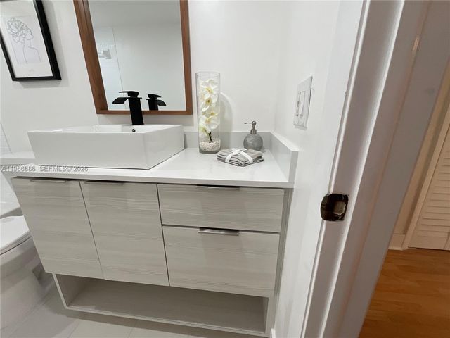 9481 Sunrise Lakes Blvd 302, Sunrise, FL 33322