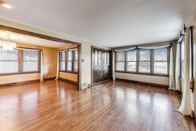 37 E Elizabeth Street, Hammond, IN 46320