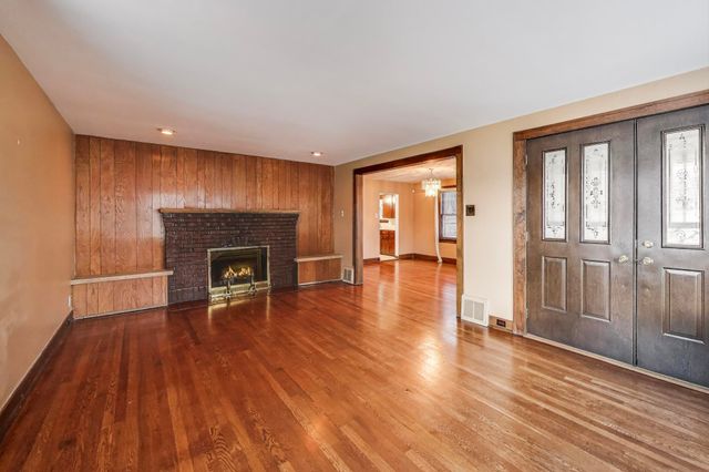 37 E Elizabeth Street, Hammond, IN 46320