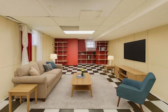 37 E Elizabeth Street, Hammond, IN 46320