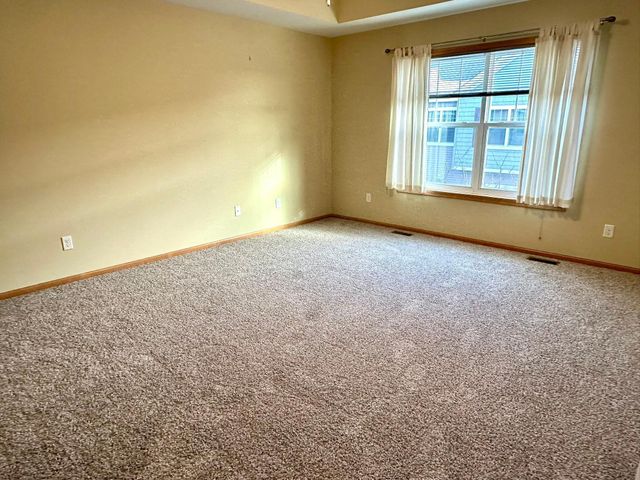 1953 Commonwealth Boulevard 3, Chanhassen, MN 55317