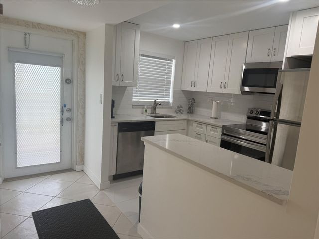 9400 Sunrise Lakes Boulevard 304, Sunrise, FL 33322