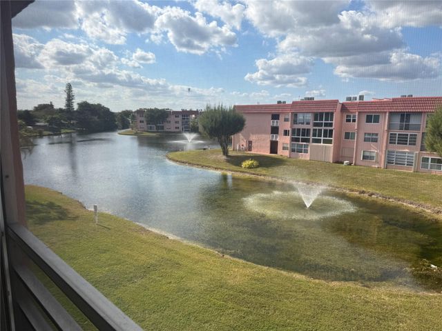 9400 Sunrise Lakes Boulevard 304, Sunrise, FL 33322