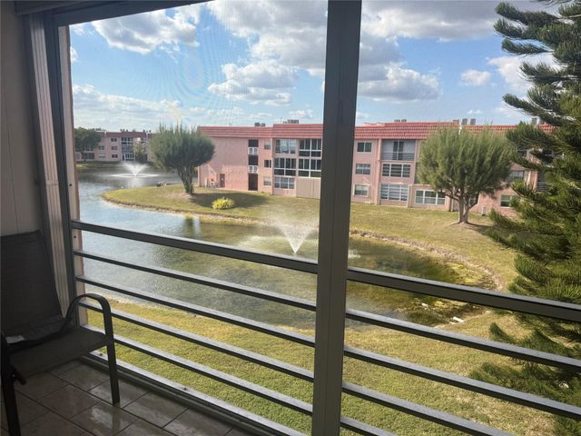 9400 Sunrise Lakes Boulevard 304, Sunrise, FL 33322