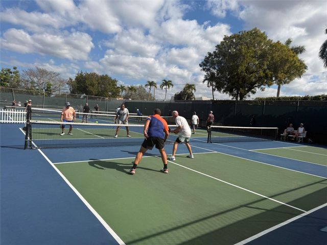 9400 Sunrise Lakes Boulevard 304, Sunrise, FL 33322