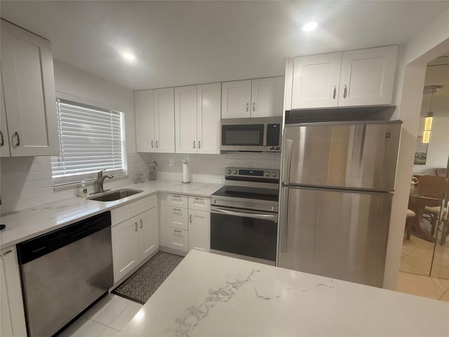 9400 Sunrise Lakes Boulevard 304, Sunrise, FL 33322