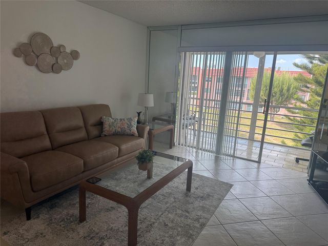 9400 Sunrise Lakes Boulevard 304, Sunrise, FL 33322