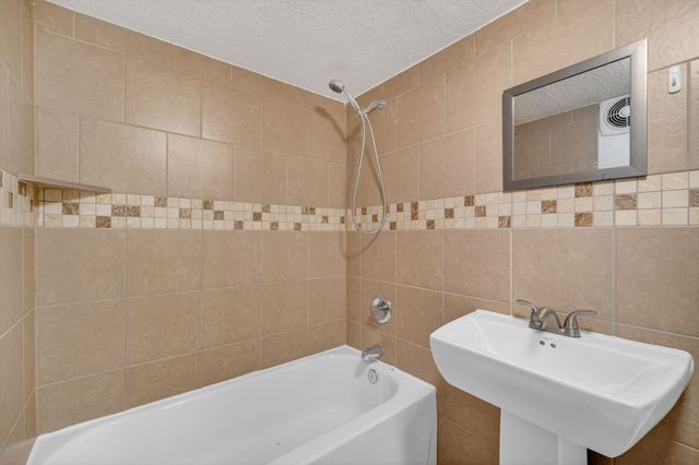 4407 66th Street, Urbandale, IA 50322