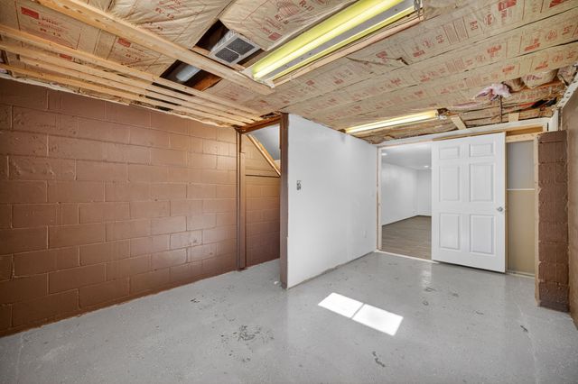 4407 66th Street, Urbandale, IA 50322