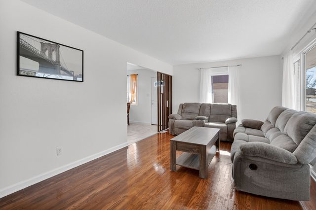 4407 66th Street, Urbandale, IA 50322