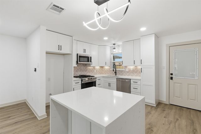 8442 Campanella Drive, Dallas, TX 75243