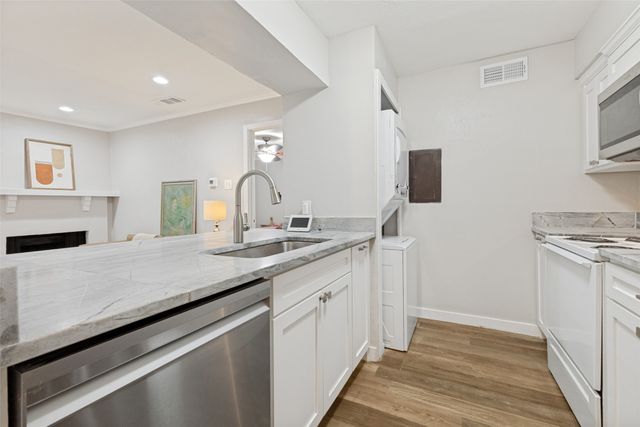 6900 Skillman Street 407, Dallas, TX 75231