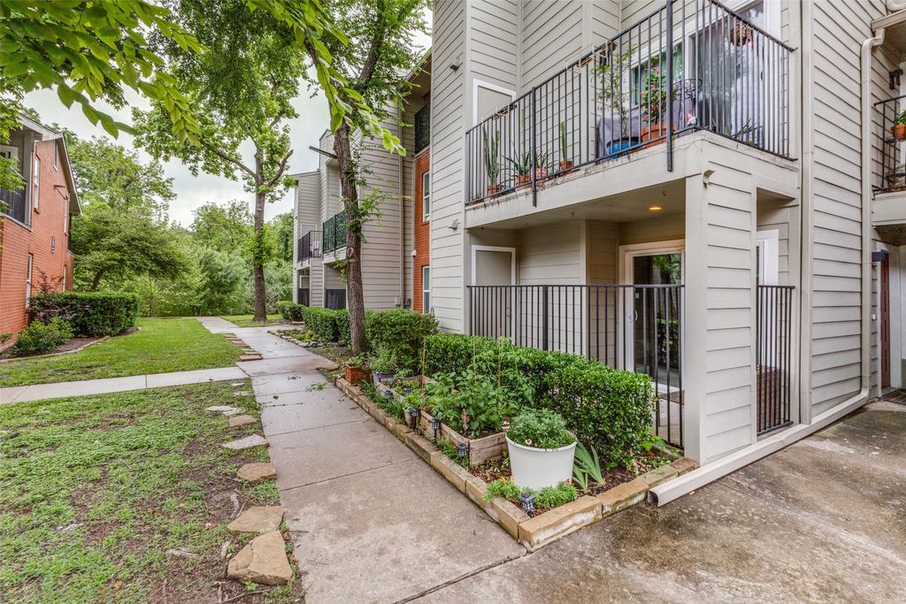 6900 Skillman Street 407, Dallas, TX 75231