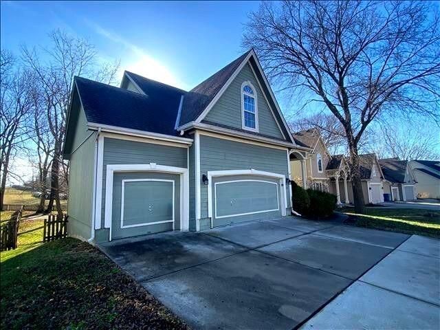 1172 WHITE OAK Lane, Liberty, MO 64068