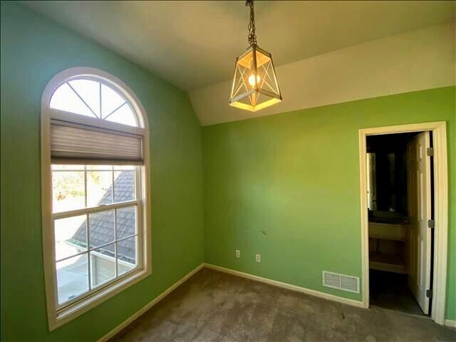 1172 WHITE OAK Lane, Liberty, MO 64068