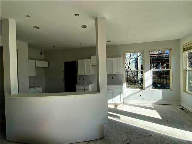 1172 WHITE OAK Lane, Liberty, MO 64068