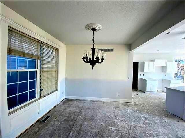 1172 WHITE OAK Lane, Liberty, MO 64068