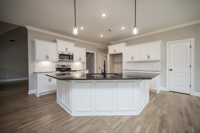 5409 Walnut Farms Blvd, Christiana, TN 37037