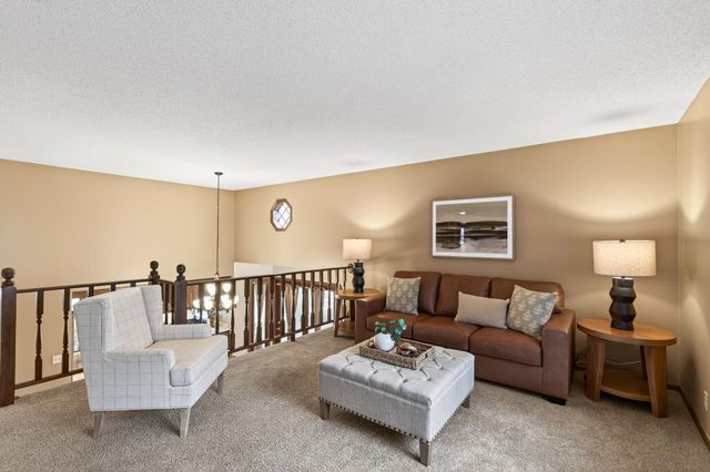 7050 43rd Street N, Oakdale, MN 55128