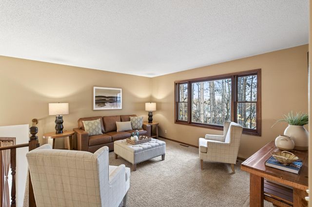 7050 43rd Street N, Oakdale, MN 55128